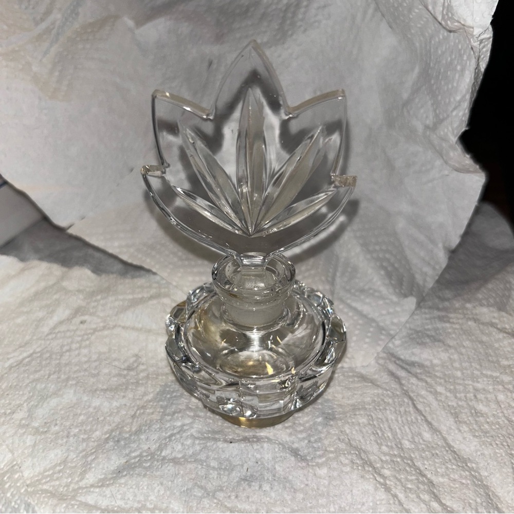 Beautiful Cut Glass perfume Bottle With Leaf Design Stopper